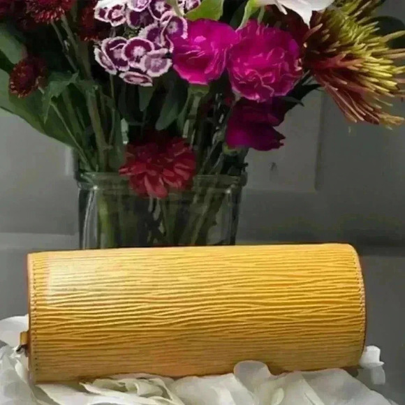 🔥🔥 Authentic Louis Vuitton Yellow Epi Mini Papillon LV Wristlet/Tote/Bag - Picture 6 of 14